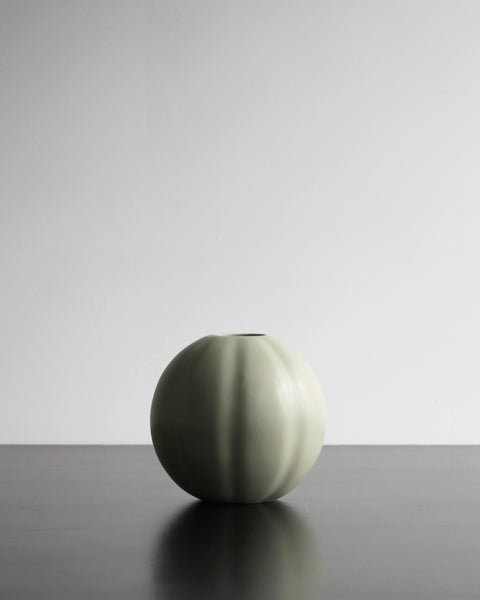 ROUND MEDIUM VASE 16cm - M CELADON