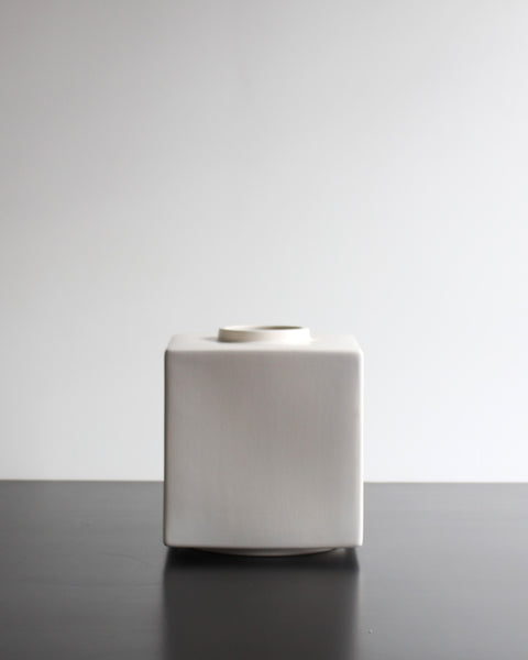 SQUARE VASE CHALK TONES  23x23x23cm