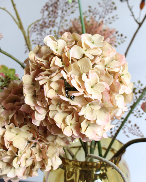 NEW YORK - Artificial flowers