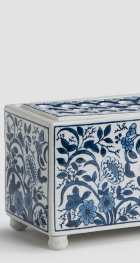 Gouda Bouquet & Delft Blue Brick Vase