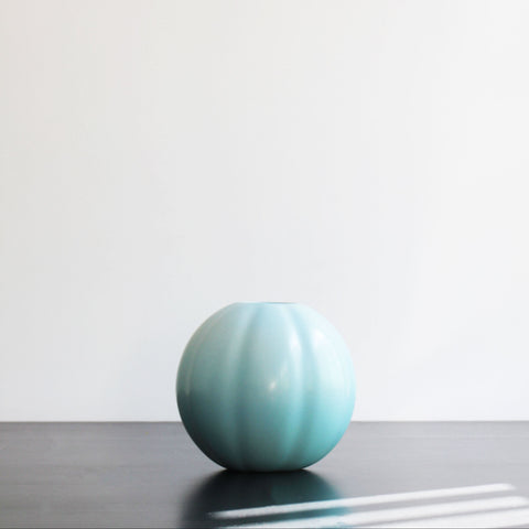 ROUND MEDIUM VASE - Ice blue